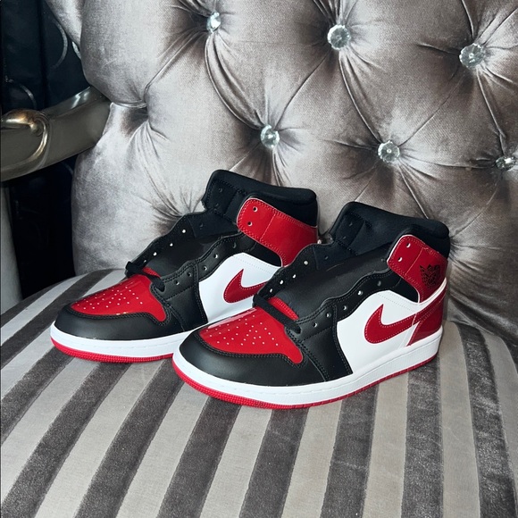Air Jordan 1 Mid 'Gym Red Patent' 🏎️